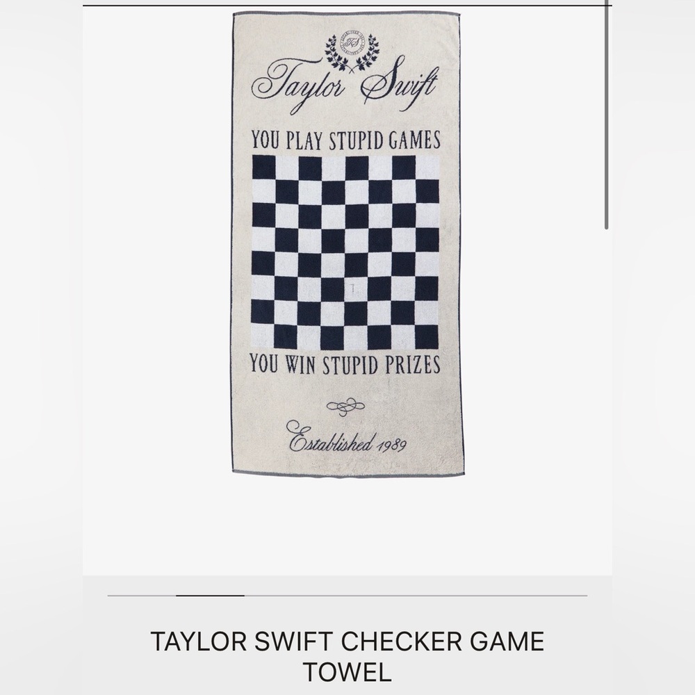 TAYLOR SWIFT CHECKER GAME TOWEL (NIB)